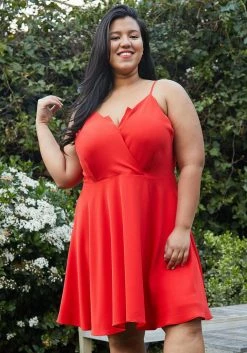 Nurode Plus Size V-Neck Spaghetti Strap Cocktail Dress