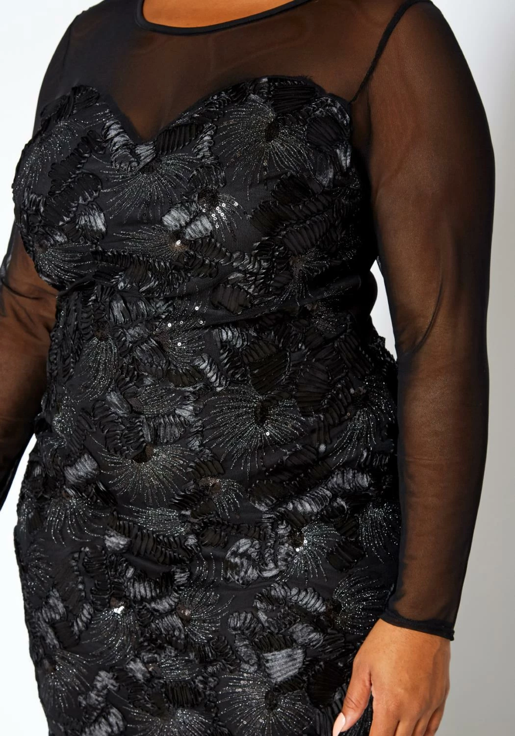 Asoph Plus Size Elegant Patterned Lace Mermaid Hem Gown 5 Asoph Plus Size Elegant Patterned Lace Mermaid Hem Gown - Image 5