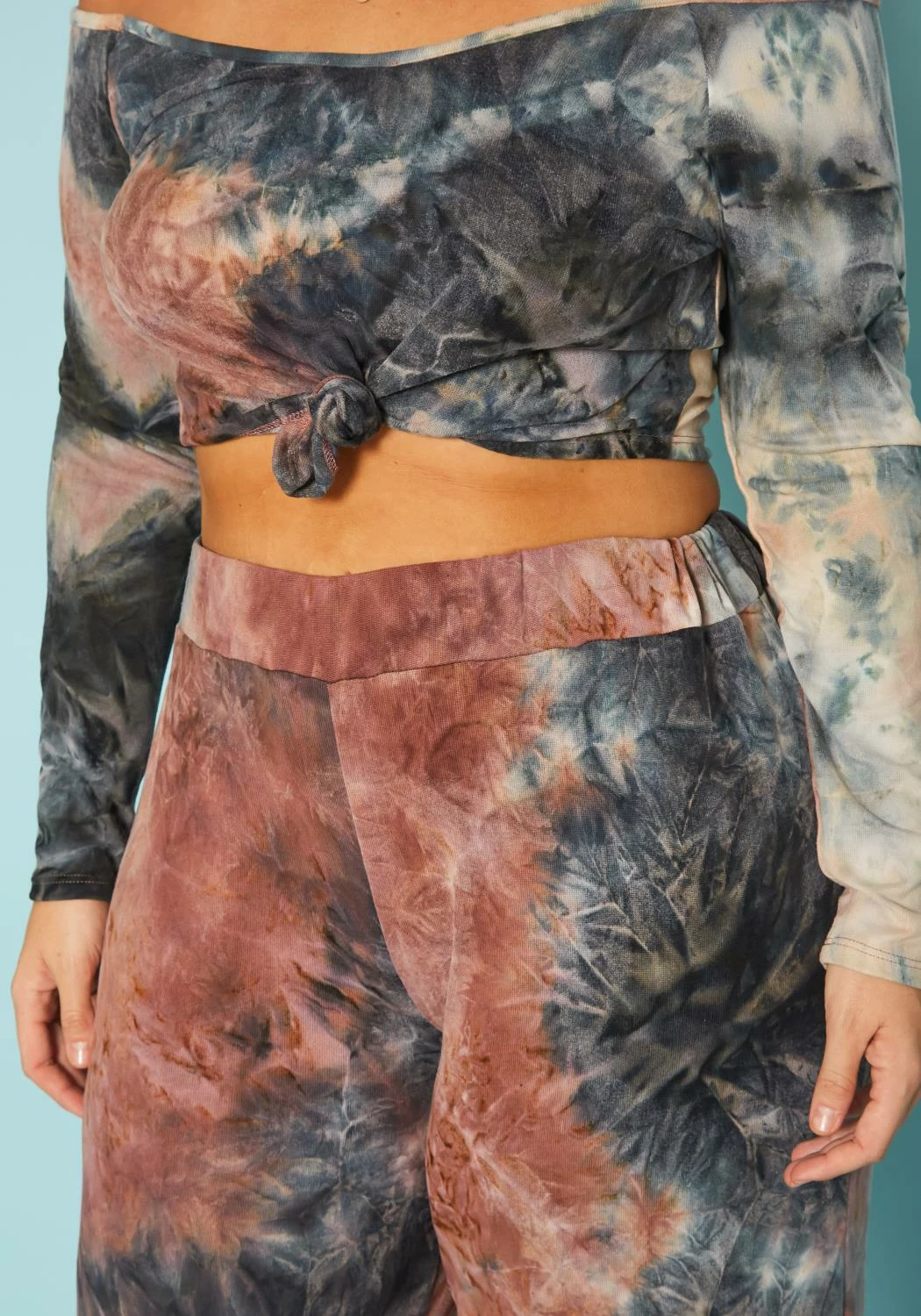 Plus Size Multi Print Crop Top & Flare Pants Set 5 Plus Size Multi Print Crop Top & Flare Pants Set - Image 5